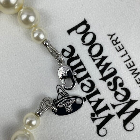 Vivienne Westwood Pearl and Silver Necklace - Picture 8 of 10